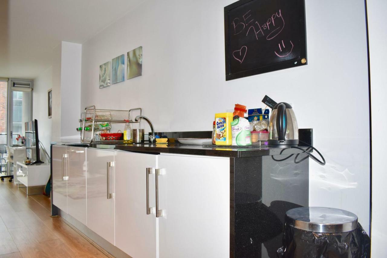 Bright 2 Bedrooms Near The 3 Arena *