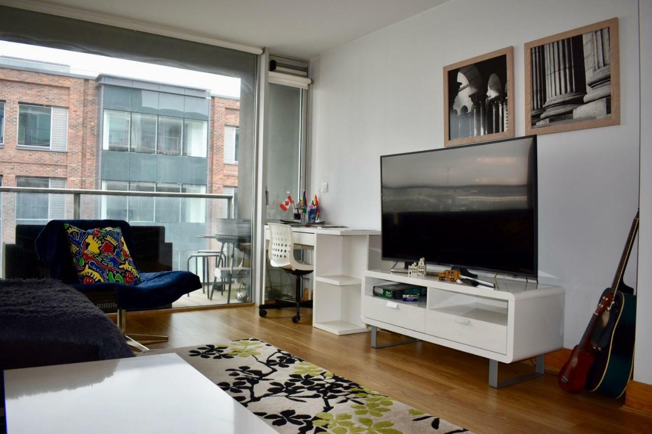 Bright 2 Bedrooms Near The 3 Arena Apartment