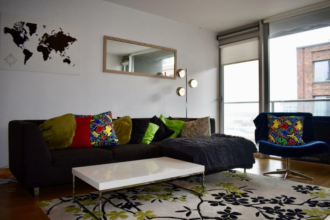 Bright 2 Bedrooms Near The 3 Arena Apartment *